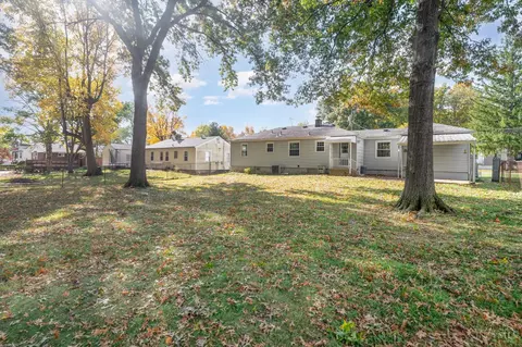 Exterior - 10410 Maria Ave, Cincinnati, OH 45231 photo 4 of 7