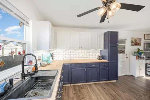 Kitchen - 521 Spring Ave, Franklin, OH 45005 photo 3 of 3