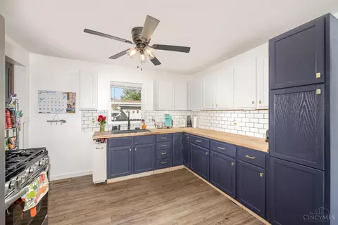 Kitchen - 521 Spring Ave, Franklin, OH 45005 photo 1 of 3