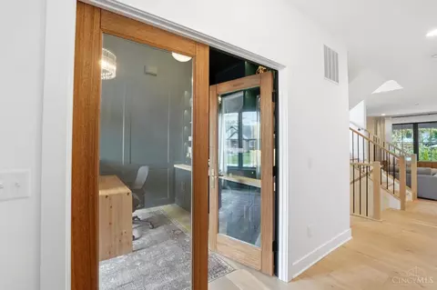 Entry Way - 4832 Prospect Ave, Blue Ash, OH 45242 photo 2 of 6