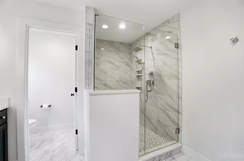 Bath - 4832 Prospect Ave, Blue Ash, OH 45242 photo 6 of 12