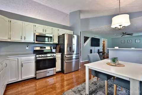 Kitchen - 5879 Eagle Creek Ct, Hamilton Township, OH 45039 photo 4 of 4