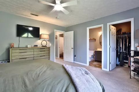 Bedroom - 5879 Eagle Creek Ct, Hamilton Township, OH 45039 photo 2 of 5