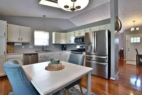 Kitchen - 5879 Eagle Creek Ct, Hamilton Township, OH 45039 photo 1 of 4
