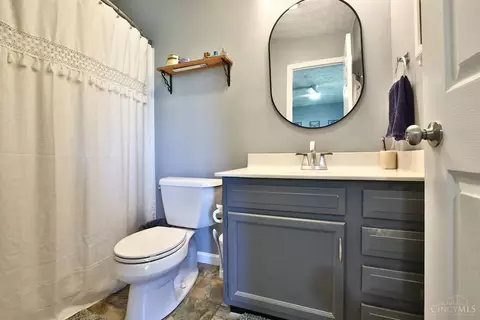 Bath - 5879 Eagle Creek Ct, Hamilton Township, OH 45039 photo 1 of 2