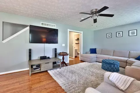 Living - 5879 Eagle Creek Ct, Hamilton Township, OH 45039 photo 3 of 3