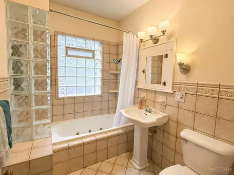 Bath - 715 Corwin Ave, Hamilton, OH 45015 photo 1 of 2
