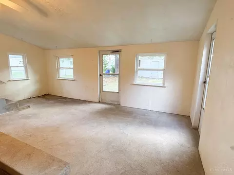 Living - 715 Corwin Ave, Hamilton, OH 45015 photo 9 of 9
