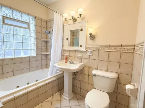 Bath - 715 Corwin Ave, Hamilton, OH 45015 photo 2 of 2