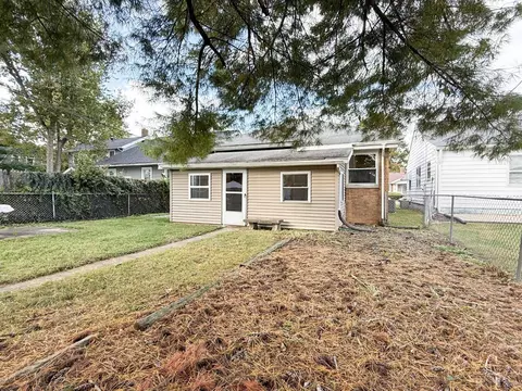 Exterior - 715 Corwin Ave, Hamilton, OH 45015 photo 12 of 20