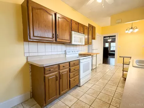 Kitchen - 715 Corwin Ave, Hamilton, OH 45015 photo 5 of 6