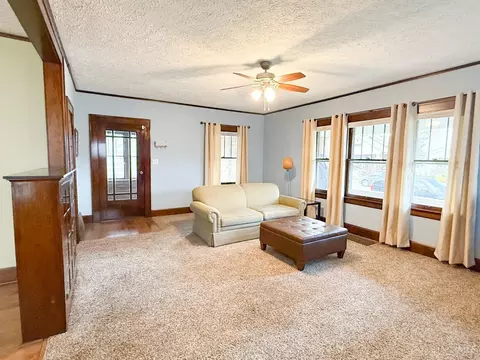 Living - 715 Corwin Ave, Hamilton, OH 45015 photo 4 of 9