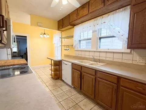 Kitchen - 715 Corwin Ave, Hamilton, OH 45015 photo 6 of 6