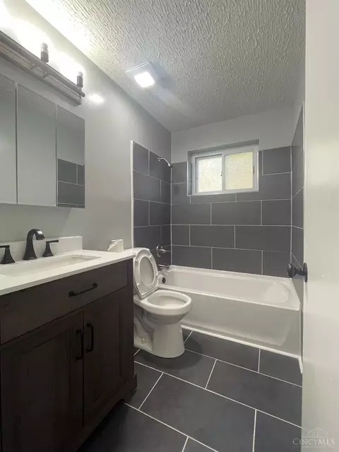 Bath - 6792 Golfway Dr, Cincinnati, OH 45239 photo 1 of 2