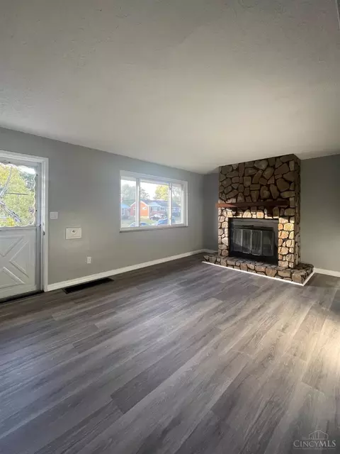 Living - 6792 Golfway Dr, Cincinnati, OH 45239 photo 1 of 1