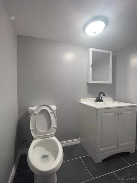 Bath - 6792 Golfway Dr, Cincinnati, OH 45239 photo 2 of 2