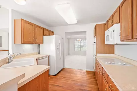 8211 Melrose Ln, Maineville, OH 45039 photo 11