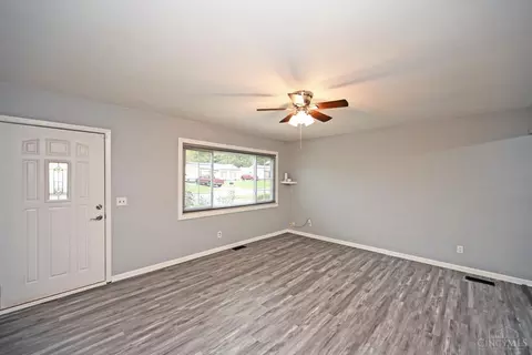 Living - 4322 Beechmont Dr, Cincinnati, OH 45244 photo 2 of 4