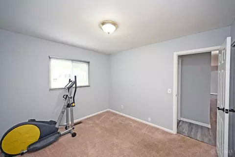 Bedroom - 4322 Beechmont Dr, Cincinnati, OH 45244 photo 5 of 9