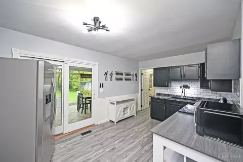 Kitchen - 4322 Beechmont Dr, Cincinnati, OH 45244 photo 1 of 6
