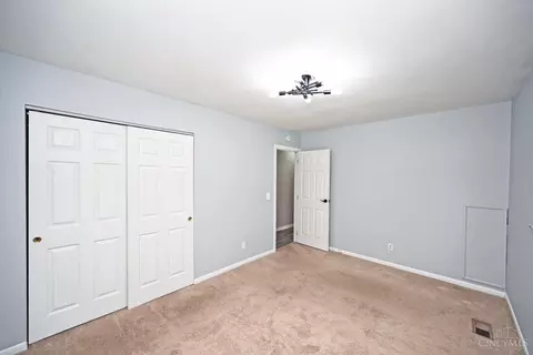 Bedroom - 4322 Beechmont Dr, Cincinnati, OH 45244 photo 3 of 9