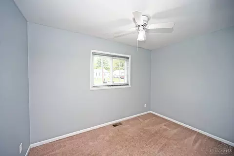 Bedroom - 4322 Beechmont Dr, Cincinnati, OH 45244 photo 7 of 9