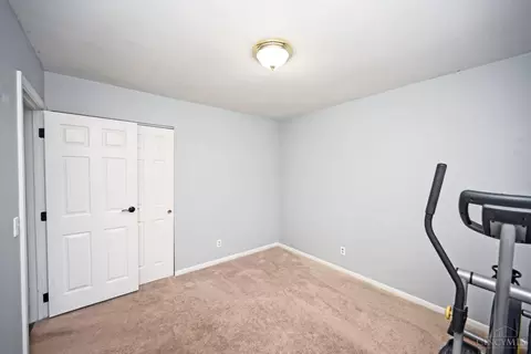 Bedroom - 4322 Beechmont Dr, Cincinnati, OH 45244 photo 6 of 9