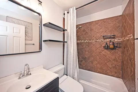 Bath - 4322 Beechmont Dr, Cincinnati, OH 45244 photo 1 of 2