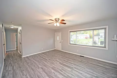 Living - 4322 Beechmont Dr, Cincinnati, OH 45244 photo 3 of 4