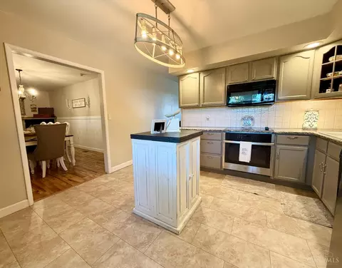 128 Stadia Dr, Franklin, OH 45005