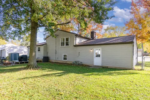 Exterior - 615 Regents Rd, Cincinnati, OH 45245 photo 4 of 7