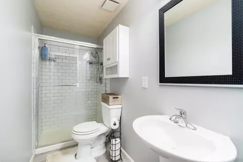 Bath - 615 Regents Rd, Cincinnati, OH 45245 photo 1 of 2