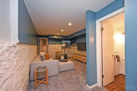 913 Paradrome St, Cincinnati, OH 45202 photo 45
