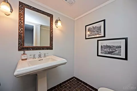913 Paradrome St, Cincinnati, OH 45202 photo 46