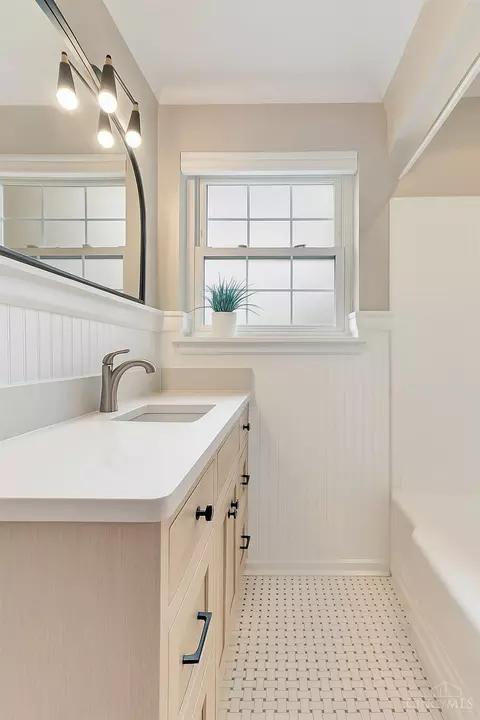 Bath - 7299 Silver Crest Dr, Cincinnati, OH 45236 photo 1 of 2