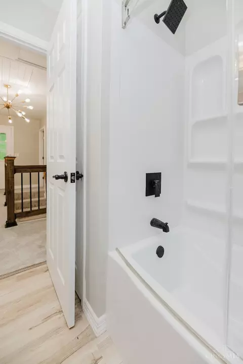Bath - 6169 Sheed Rd, Cincinnati, OH 45247 photo 6 of 6