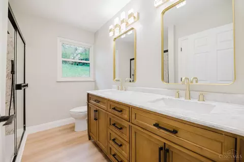 Bath - 6169 Sheed Rd, Cincinnati, OH 45247 photo 2 of 6