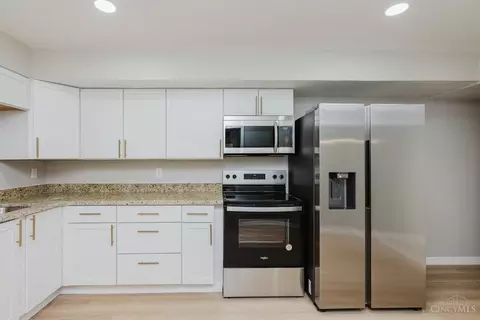 Kitchen - 6169 Sheed Rd, Cincinnati, OH 45247 photo 2 of 3