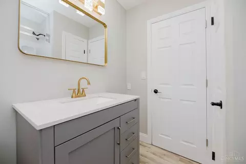 Bath - 6169 Sheed Rd, Cincinnati, OH 45247 photo 4 of 6