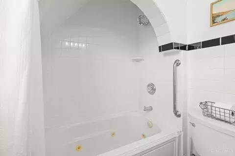 Bath - 6515 Iris Ave, Cincinnati, OH 45213 photo 3 of 3