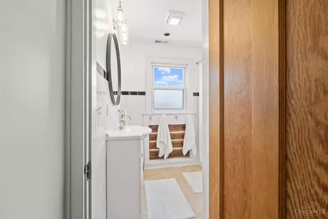 Bath - 6515 Iris Ave, Cincinnati, OH 45213 photo 2 of 3