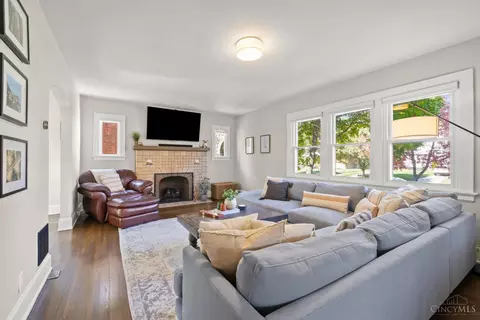 Living - 6515 Iris Ave, Cincinnati, OH 45213 photo 2 of 4