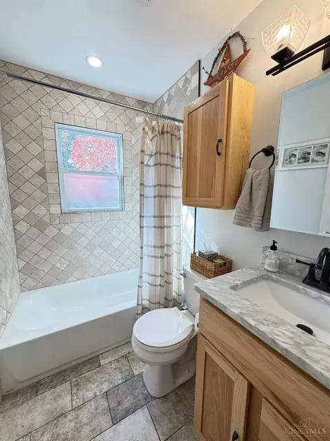 Bath - 515 Maple Dr, Reading, OH 45215 photo 1 of 2