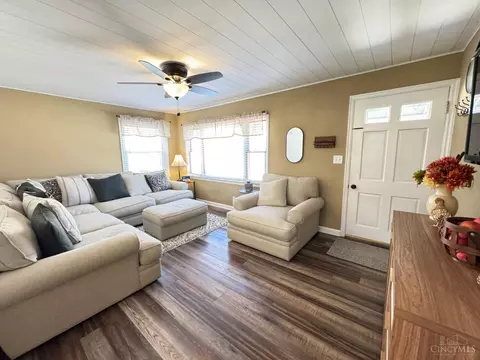 Living - 515 Maple Dr, Reading, OH 45215 photo 1 of 2