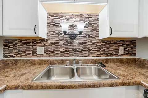 Kitchen - 1680 Devils Backbone Rd, Cincinnati, OH 45233 photo 3 of 3