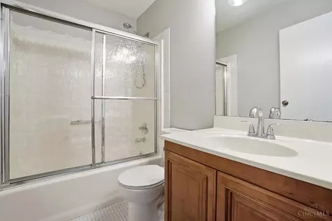 Bath - 1680 Devils Backbone Rd, Cincinnati, OH 45233 photo 2 of 2
