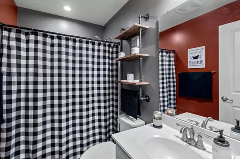 Bath - 9625 Forest Hill Dr, Harrison, OH 45030 photo 3 of 5
