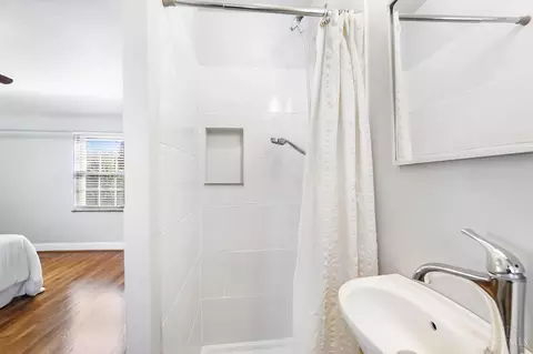 Bath - 6501 Ridge Ave, Cincinnati, OH 45213 photo 2 of 3