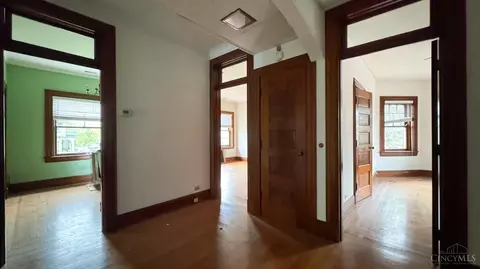 Entry Way - 2304 Upland Pl, Cincinnati, OH 45206 photo 2 of 3