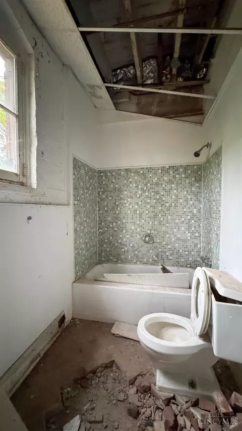 Bath - 2304 Upland Pl, Cincinnati, OH 45206 photo 9 of 9